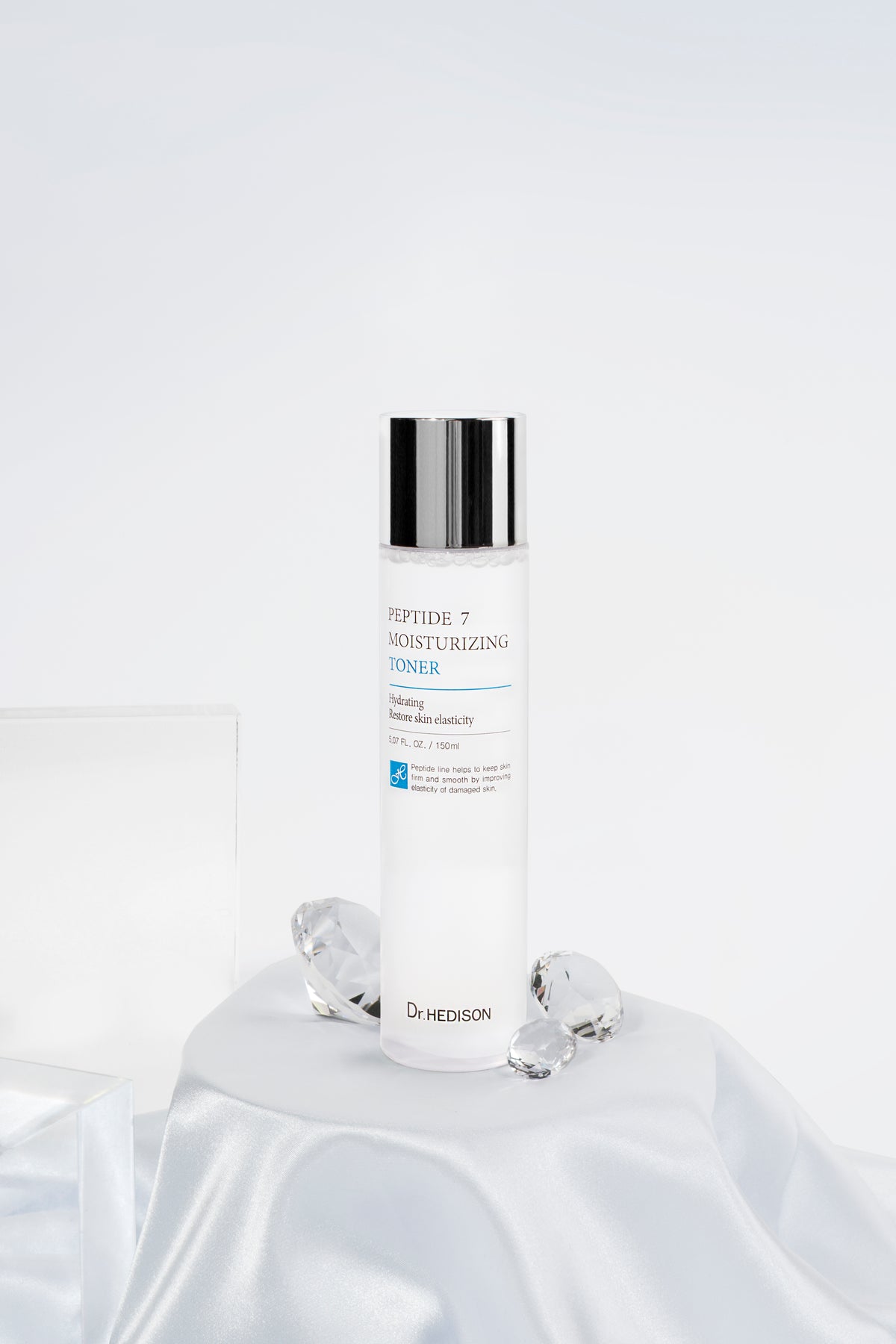 Dr. Hedison Peptide 7 Moisturizing Toner 150 ml, dikey kadrajlı ürün konsept fotoğrafı